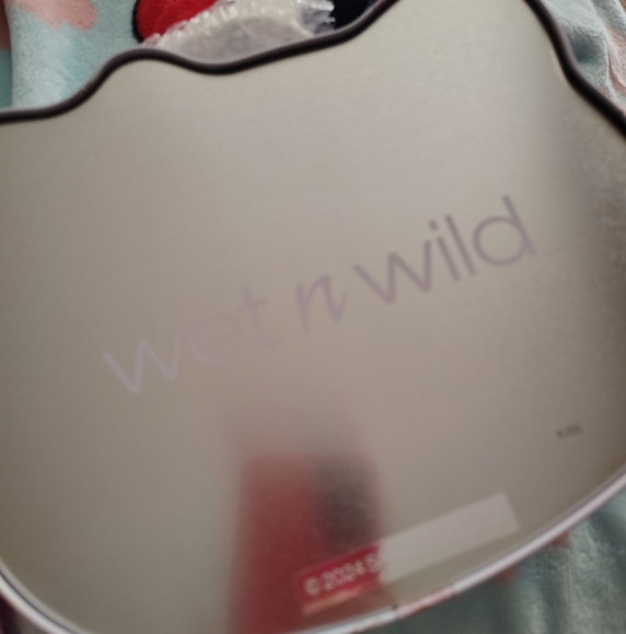Empty Hello Kitty Wet n Wild Tin - Picture 3 of 3